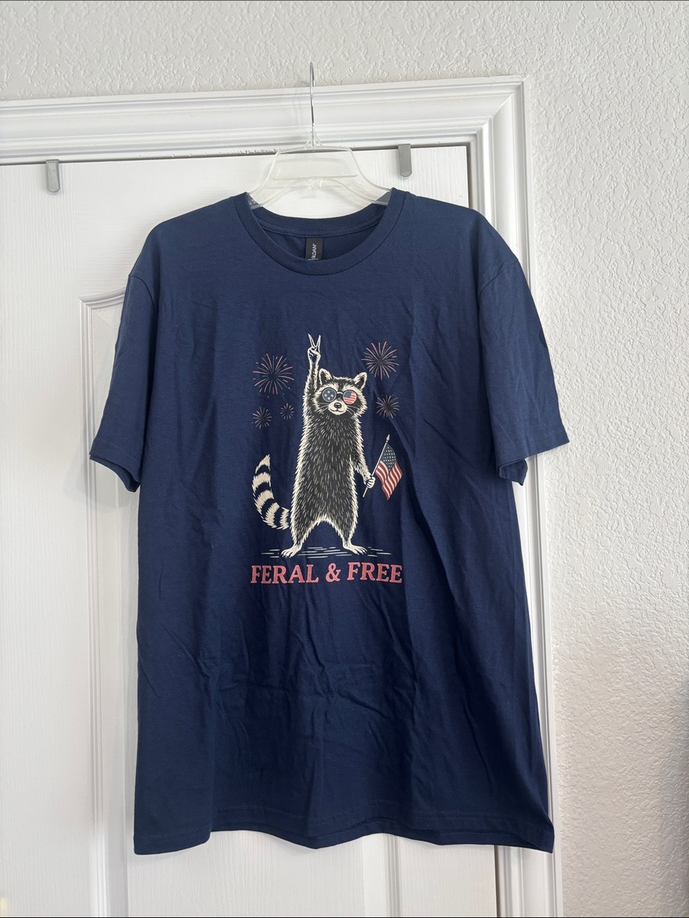 Adult Feral & Free Navy Cat Graphic Tee size large